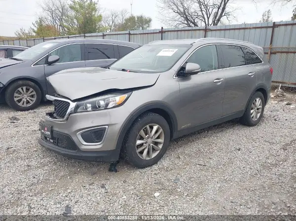5XYPGDA51HG317352 2017 KIA SORENTO - Image 2