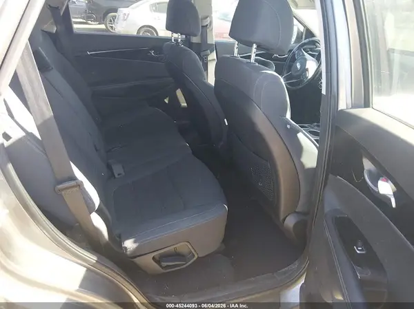 5XYPGDA51HG317562 2017 KIA SORENTO - Image 8