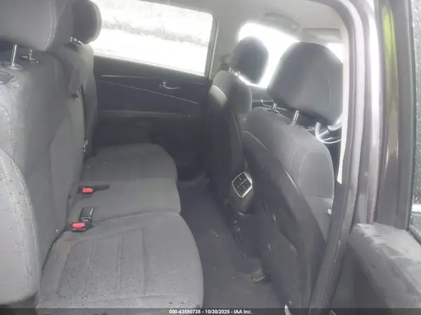 5XYPGDA51HG325564 2017 KIA SORENTO - Image 8