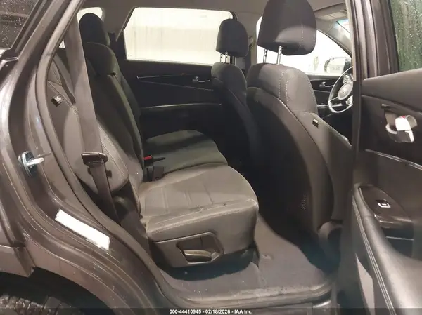 5XYPGDA51HG329307 2017 KIA SORENTO - Image 8