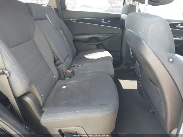 5XYPGDA51HG330957 2017 KIA SORENTO - Image 8