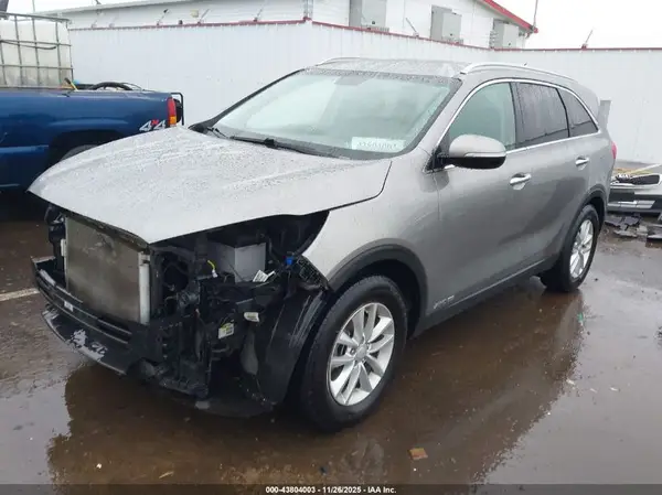 5XYPGDA51HG331834 2017 KIA SORENTO - Image 2