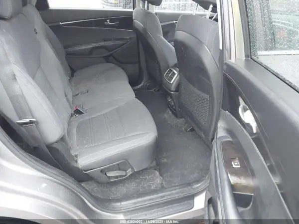 5XYPGDA51HG331834 2017 KIA SORENTO - Image 8