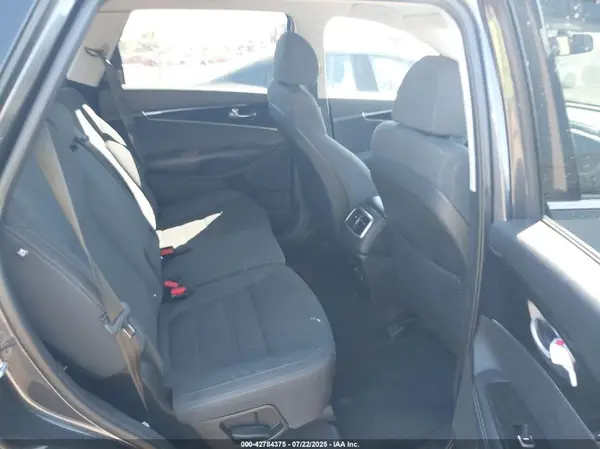 5XYPGDA51JG347196 2018 KIA SORENTO - Image 8