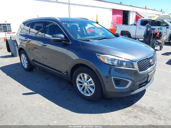 5XYPGDA51JG350857 2018 KIA SORENTO - Image 1