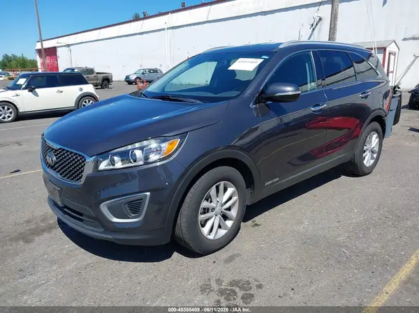 5XYPGDA51JG350857 2018 KIA SORENTO - Image 2