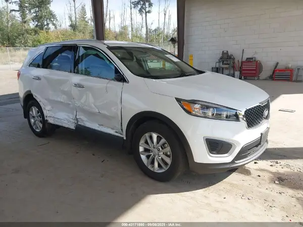 5XYPGDA51JG372311 2018 KIA SORENTO - Image 1
