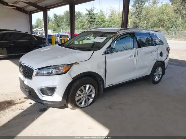 5XYPGDA51JG372311 2018 KIA SORENTO - Image 2