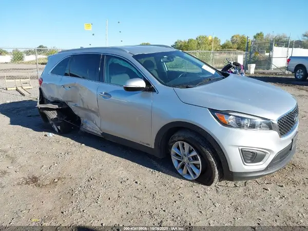 5XYPGDA51JG372762 2018 KIA SORENTO - Image 1