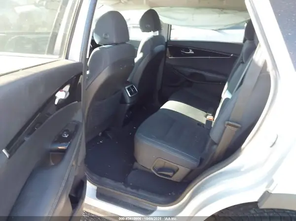 5XYPGDA51JG372762 2018 KIA SORENTO - Image 8