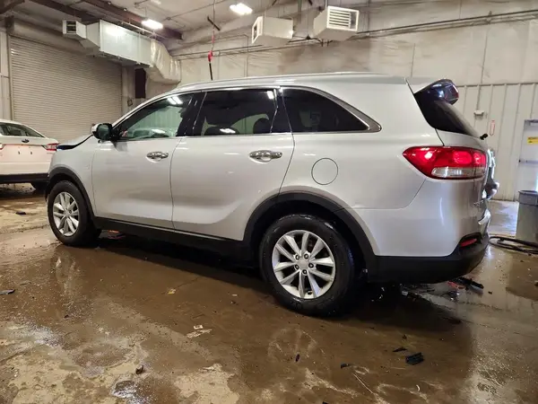 5XYPGDA51JG373832 2018 KIA SORENTO - Image 2