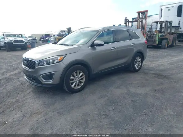 5XYPGDA51JG374219 2018 KIA SORENTO - Image 2