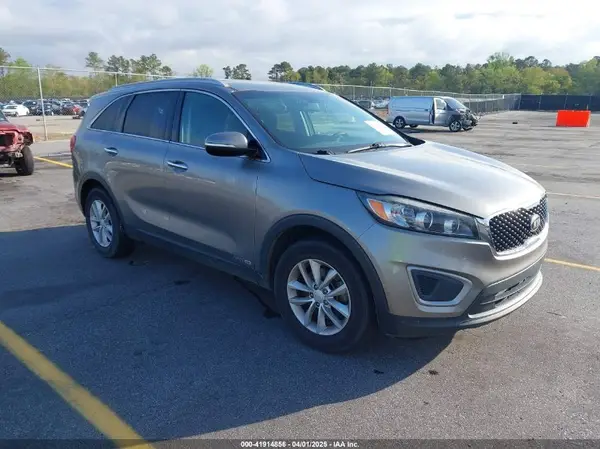 5XYPGDA51JG376682 2018 KIA SORENTO - Image 1