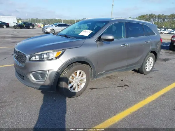 5XYPGDA51JG376682 2018 KIA SORENTO - Image 2