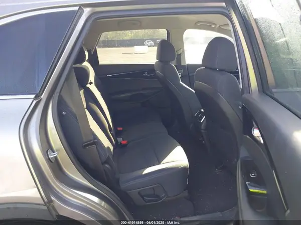 5XYPGDA51JG376682 2018 KIA SORENTO - Image 8