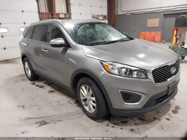 5XYPGDA51JG392686 2018 KIA SORENTO - Image 1