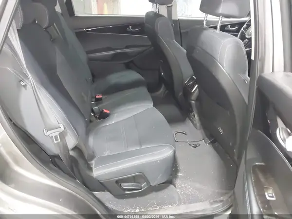 5XYPGDA51JG392686 2018 KIA SORENTO - Image 8