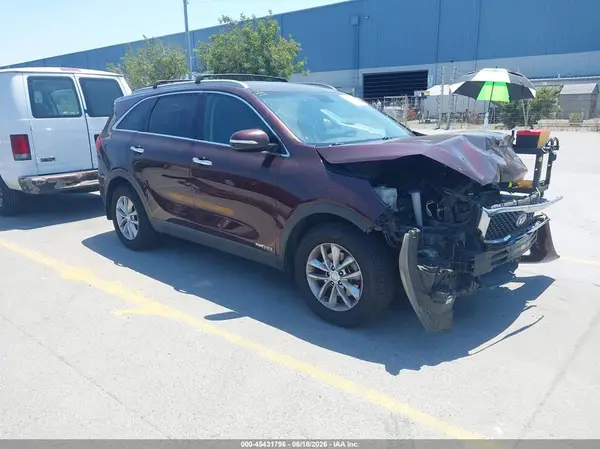 5XYPGDA51JG409826 2018 KIA SORENTO - Image 1