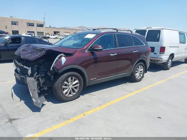 5XYPGDA51JG409826 2018 KIA SORENTO - Image 2