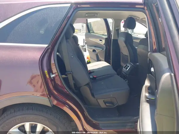5XYPGDA51JG409826 2018 KIA SORENTO - Image 8
