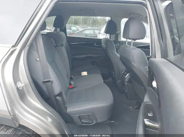 5XYPGDA51JG420955 2018 KIA SORENTO - Image 8