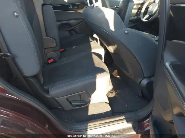 5XYPGDA51KG441757 2019 KIA SORENTO - Image 8