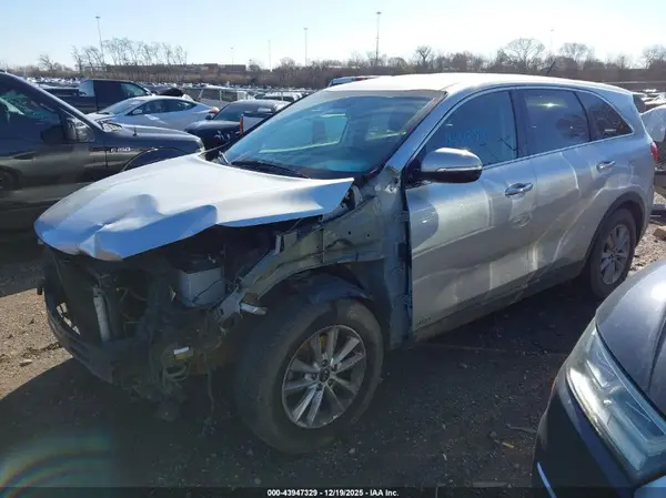 5XYPGDA51KG442410 2019 KIA SORENTO - Image 2