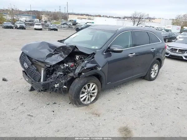 5XYPGDA51KG455075 2019 KIA SORENTO - Image 2