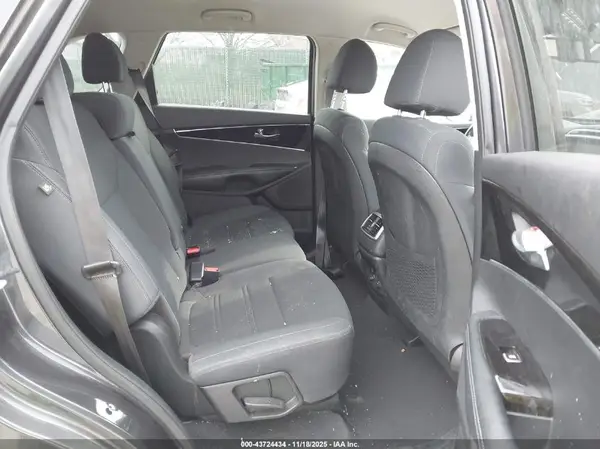 5XYPGDA51KG455075 2019 KIA SORENTO - Image 8