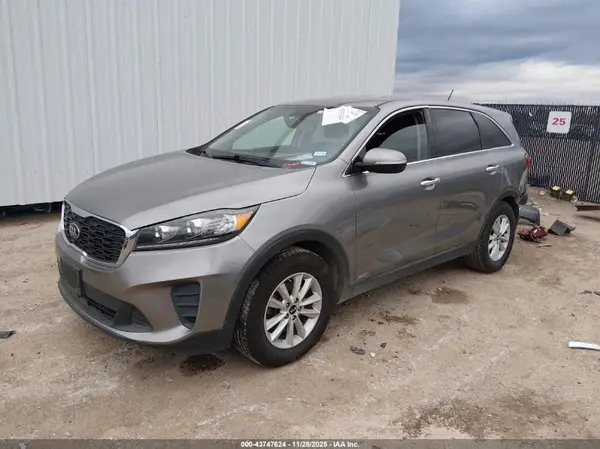 5XYPGDA51KG486374 2019 KIA SORENTO - Image 2