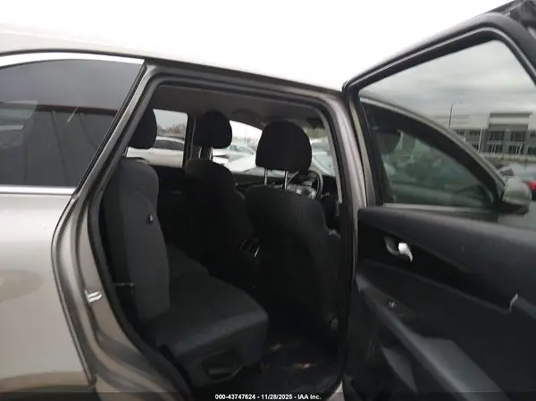 5XYPGDA51KG486374 2019 KIA SORENTO - Image 8