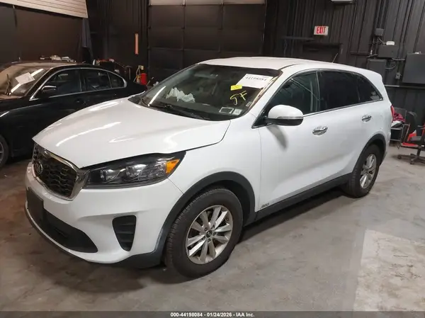 5XYPGDA51KG486973 2019 KIA SORENTO - Image 2