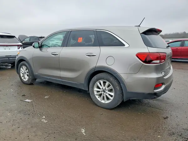 5XYPGDA51KG492806 2019 KIA SORENTO - Image 2
