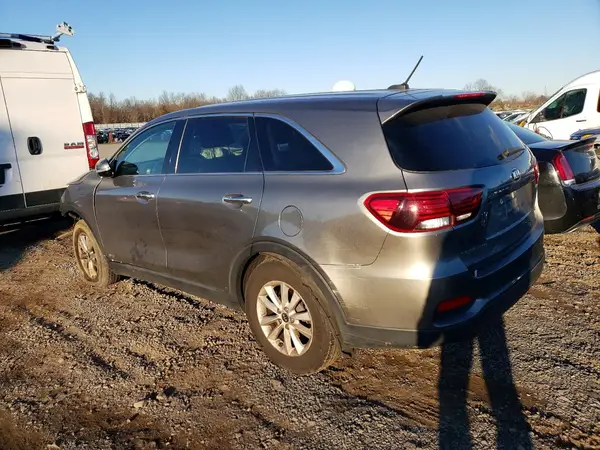 5XYPGDA51KG521009 2019 KIA SORENTO - Image 2
