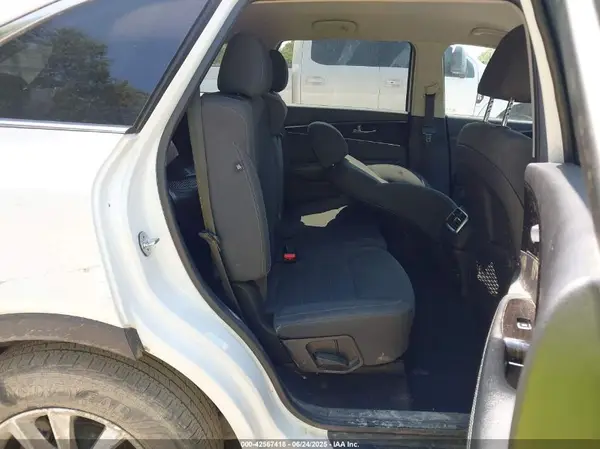 5XYPGDA51KG560134 2019 KIA SORENTO - Image 8