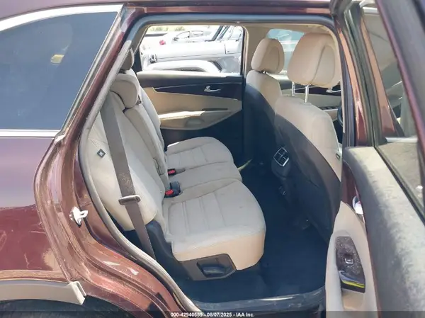 5XYPGDA52GG002106 2016 KIA SORENTO - Image 8