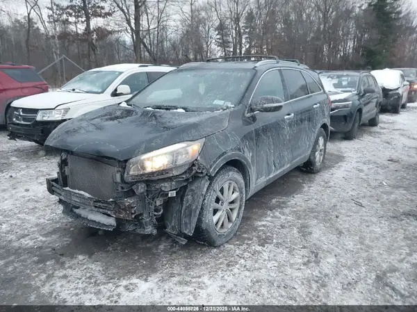 5XYPGDA52GG002803 2016 KIA SORENTO - Image 2