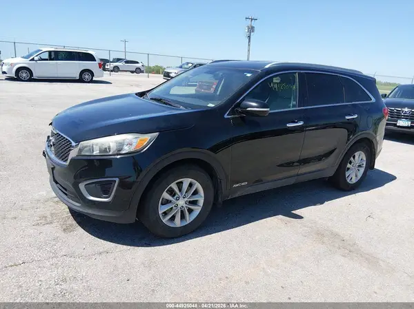5XYPGDA52GG028818 2016 KIA SORENTO - Image 2