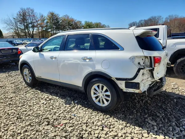 5XYPGDA52GG047093 2016 KIA SORENTO - Image 2