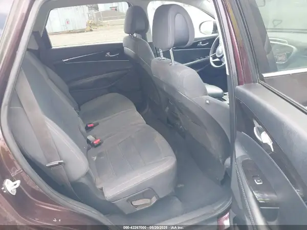 5XYPGDA52GG063049 2016 KIA SORENTO - Image 8