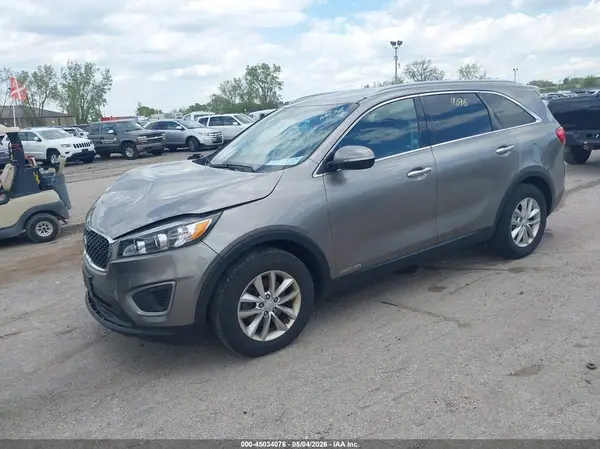 5XYPGDA52GG066663 2016 KIA SORENTO - Image 2
