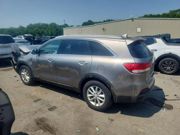 5XYPGDA52GG078585 2016 KIA SORENTO - Image 2
