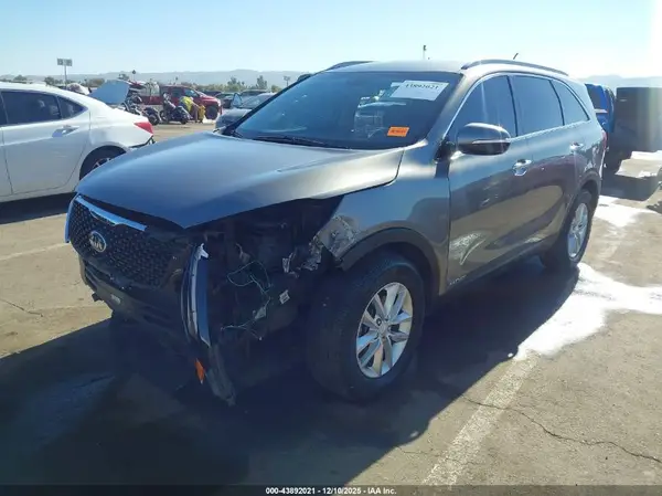 5XYPGDA52GG092180 2016 KIA SORENTO - Image 2