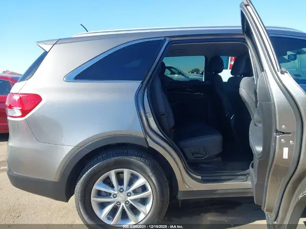 5XYPGDA52GG092180 2016 KIA SORENTO - Image 8