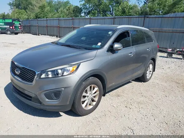 5XYPGDA52GG096374 2016 KIA SORENTO - Image 2