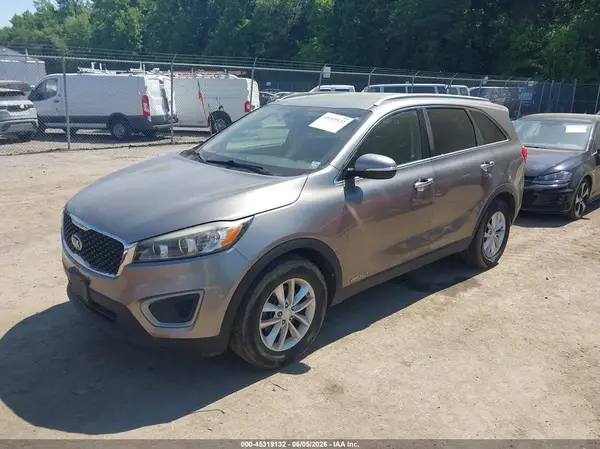 5XYPGDA52GG105963 2016 KIA SORENTO - Image 2