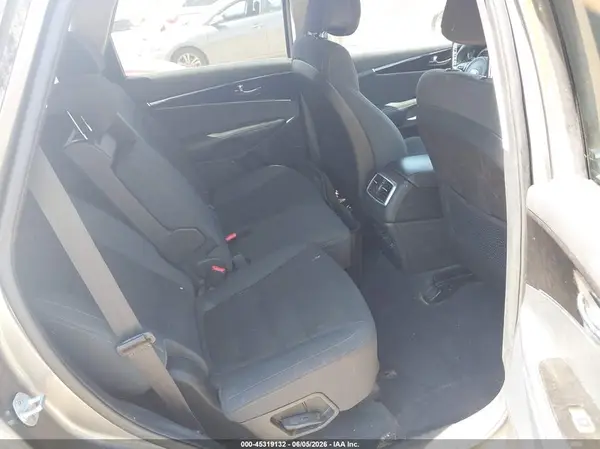 5XYPGDA52GG105963 2016 KIA SORENTO - Image 8