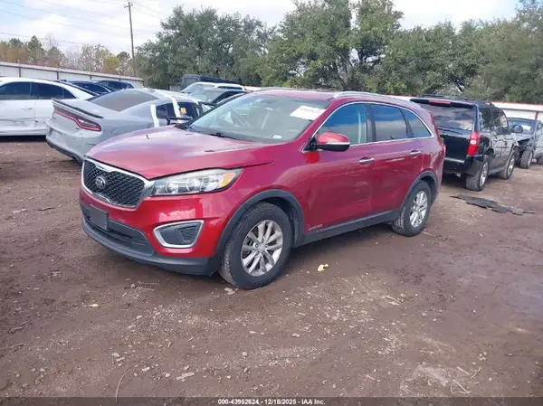 5XYPGDA52GG110676 2016 KIA SORENTO - Image 2