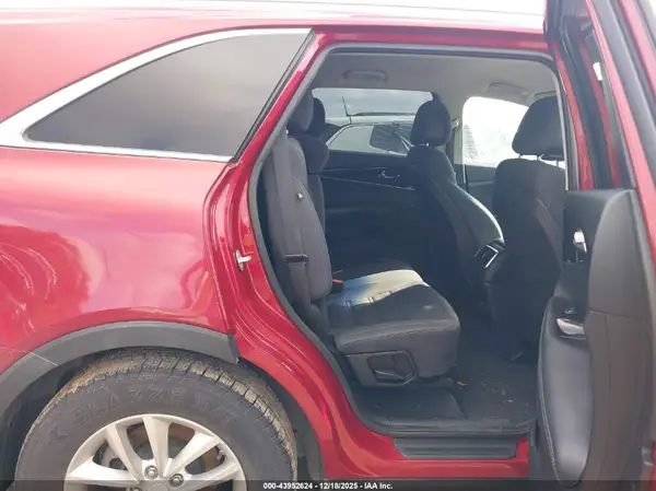 5XYPGDA52GG110676 2016 KIA SORENTO - Image 8