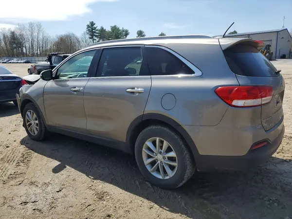 5XYPGDA52GG111116 2016 KIA SORENTO - Image 2